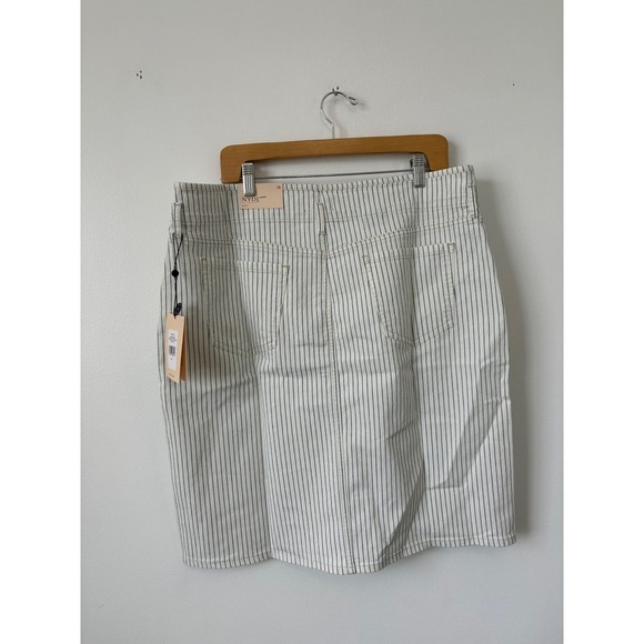 NWT - NYDJ High Waist Skirt – Palencia Stripe – Size 16 - Picture 4 of 6